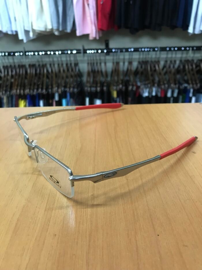 Óculos Oakley Mola Para Descanso Prata & Vermelho - Imagem 2